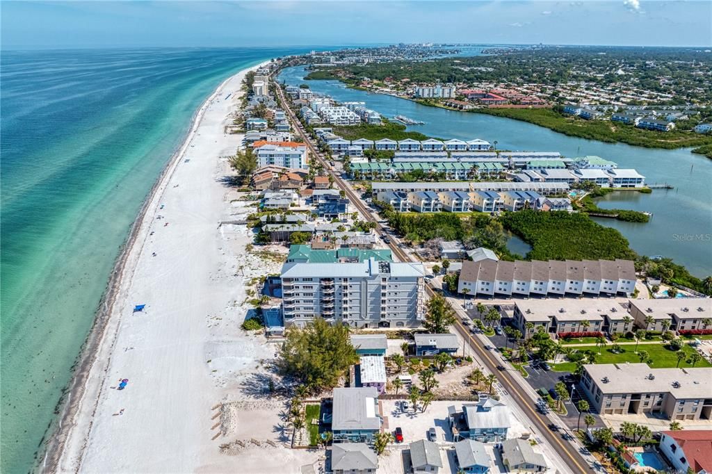 For Sale: $4,250,000 (5 beds, 4 baths, 5100 Square Feet)