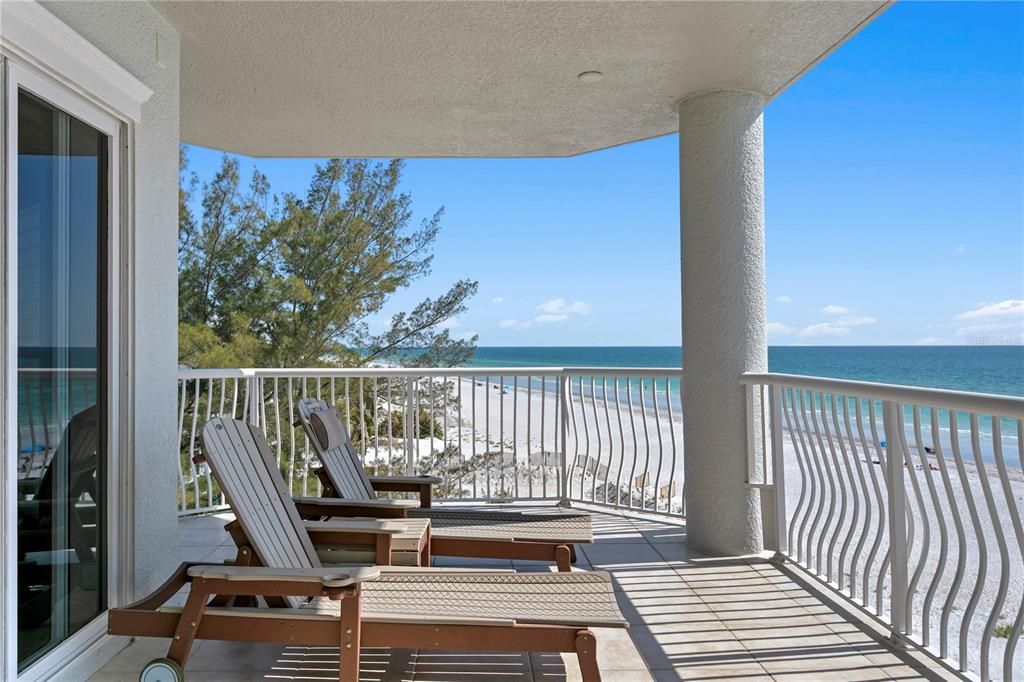 For Sale: $4,250,000 (5 beds, 4 baths, 5100 Square Feet)