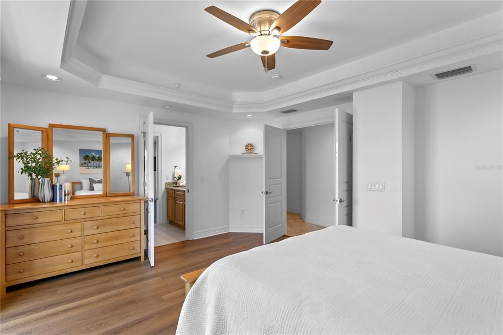 For Sale: $4,250,000 (5 beds, 4 baths, 5100 Square Feet)
