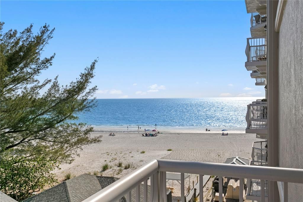For Sale: $4,250,000 (5 beds, 4 baths, 5100 Square Feet)