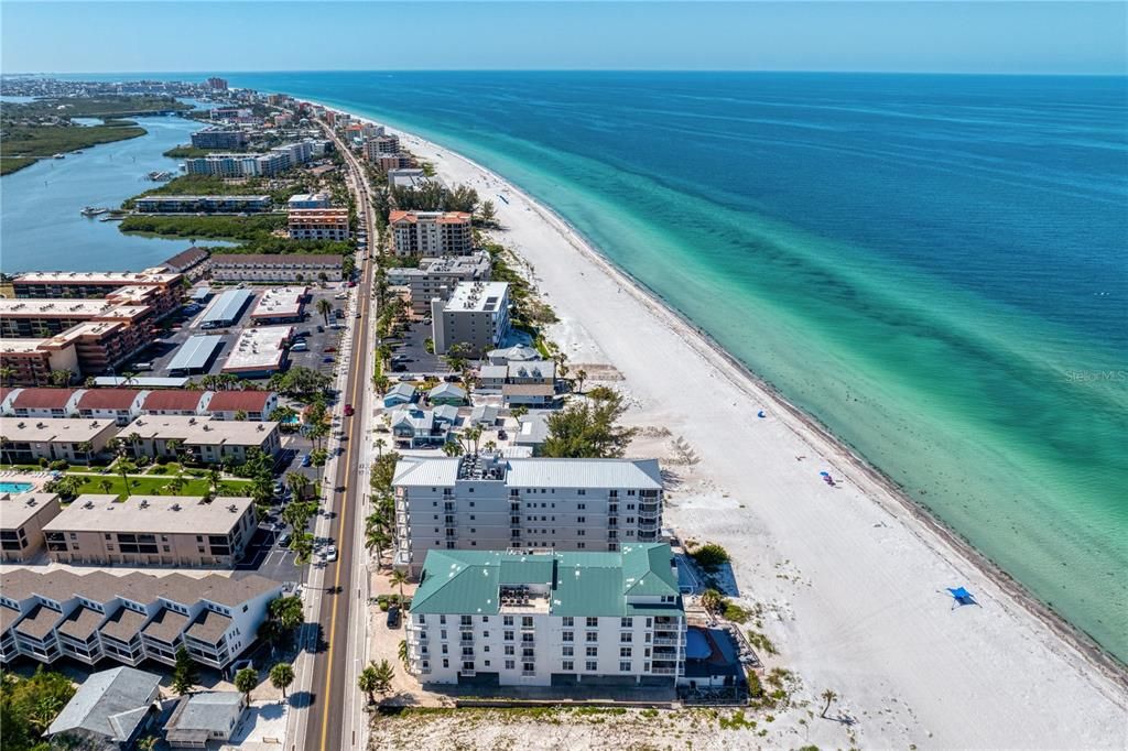For Sale: $4,250,000 (5 beds, 4 baths, 5100 Square Feet)