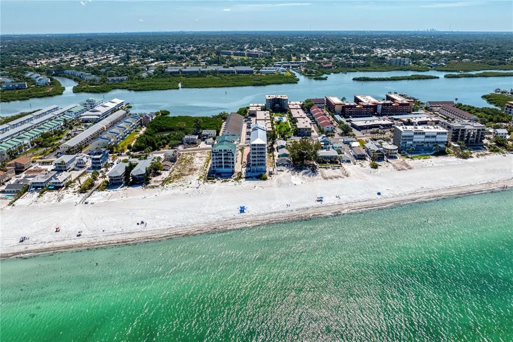 For Sale: $4,250,000 (5 beds, 4 baths, 5100 Square Feet)