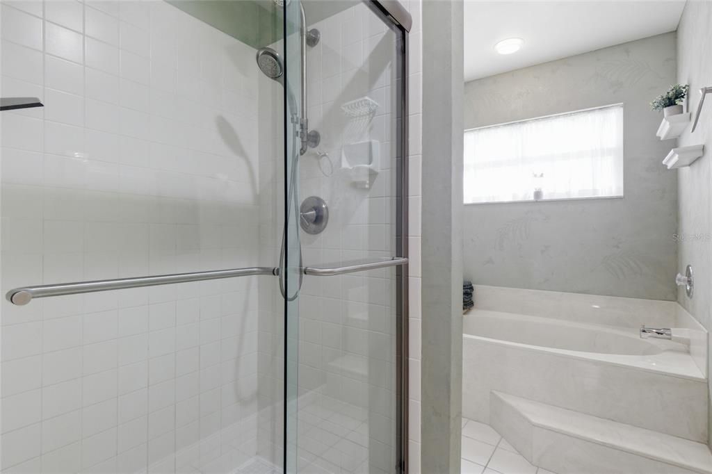 Activo con contrato: $270,000 (2 camas, 2 baños, 1327 Pies cuadrados)