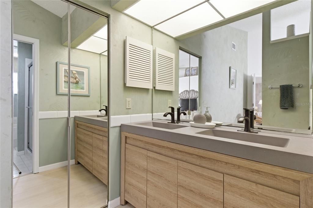 Activo con contrato: $270,000 (2 camas, 2 baños, 1327 Pies cuadrados)