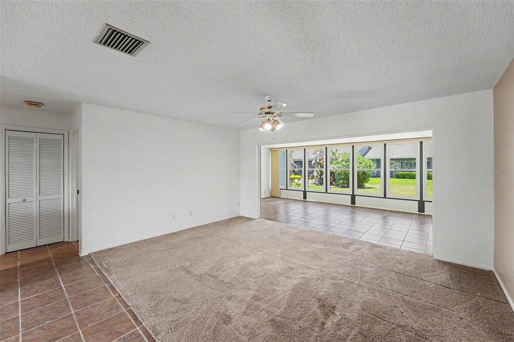 For Sale: $265,000 (2 beds, 2 baths, 1250 Square Feet)