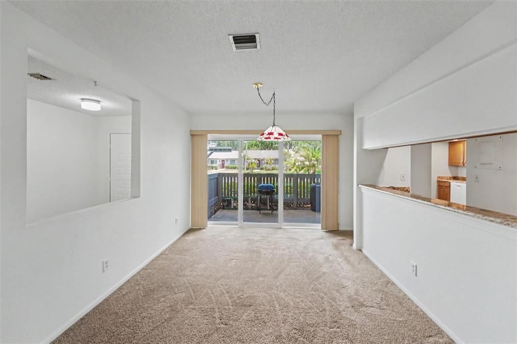 For Sale: $265,000 (2 beds, 2 baths, 1250 Square Feet)