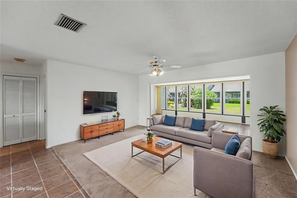 For Sale: $265,000 (2 beds, 2 baths, 1250 Square Feet)