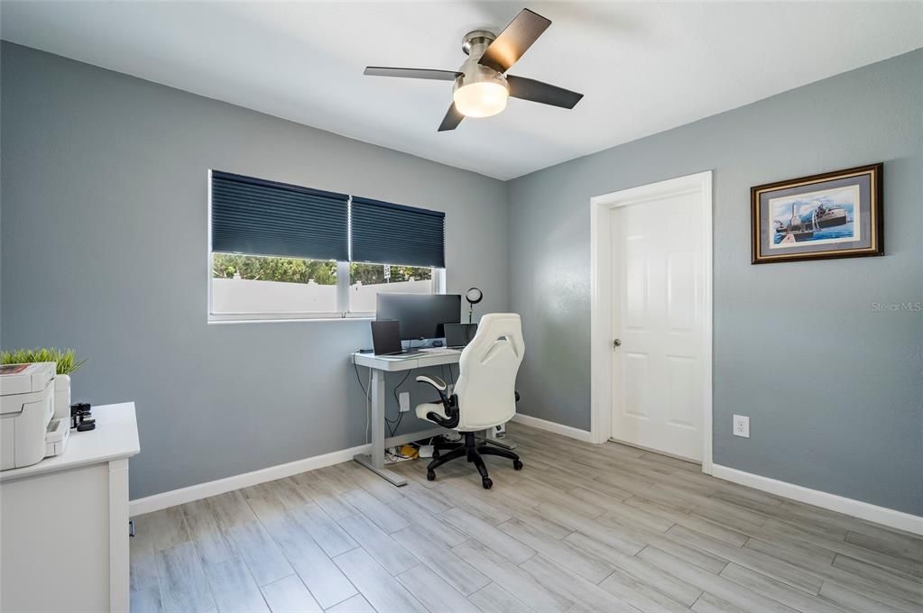 For Sale: $460,000 (3 beds, 2 baths, 1404 Square Feet)
