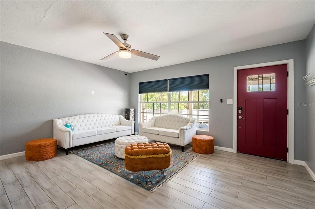 For Sale: $460,000 (3 beds, 2 baths, 1404 Square Feet)