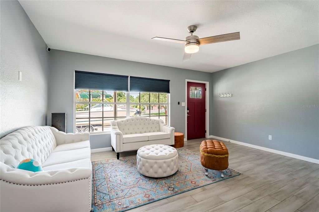 For Sale: $460,000 (3 beds, 2 baths, 1404 Square Feet)