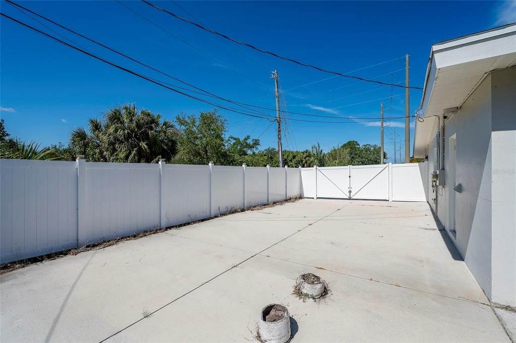 For Sale: $460,000 (3 beds, 2 baths, 1404 Square Feet)