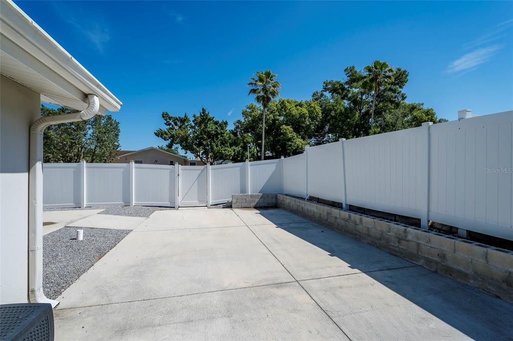 For Sale: $460,000 (3 beds, 2 baths, 1404 Square Feet)