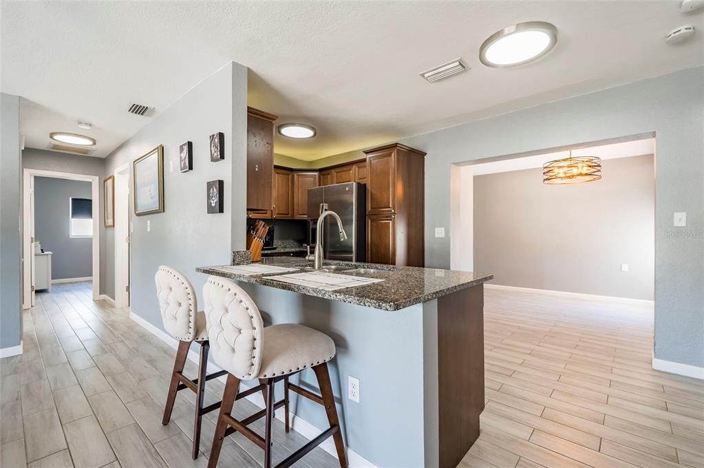 For Sale: $460,000 (3 beds, 2 baths, 1404 Square Feet)