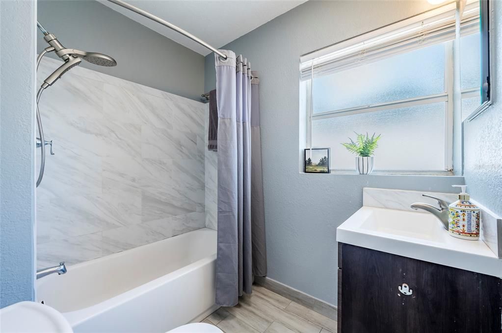 For Sale: $460,000 (3 beds, 2 baths, 1404 Square Feet)