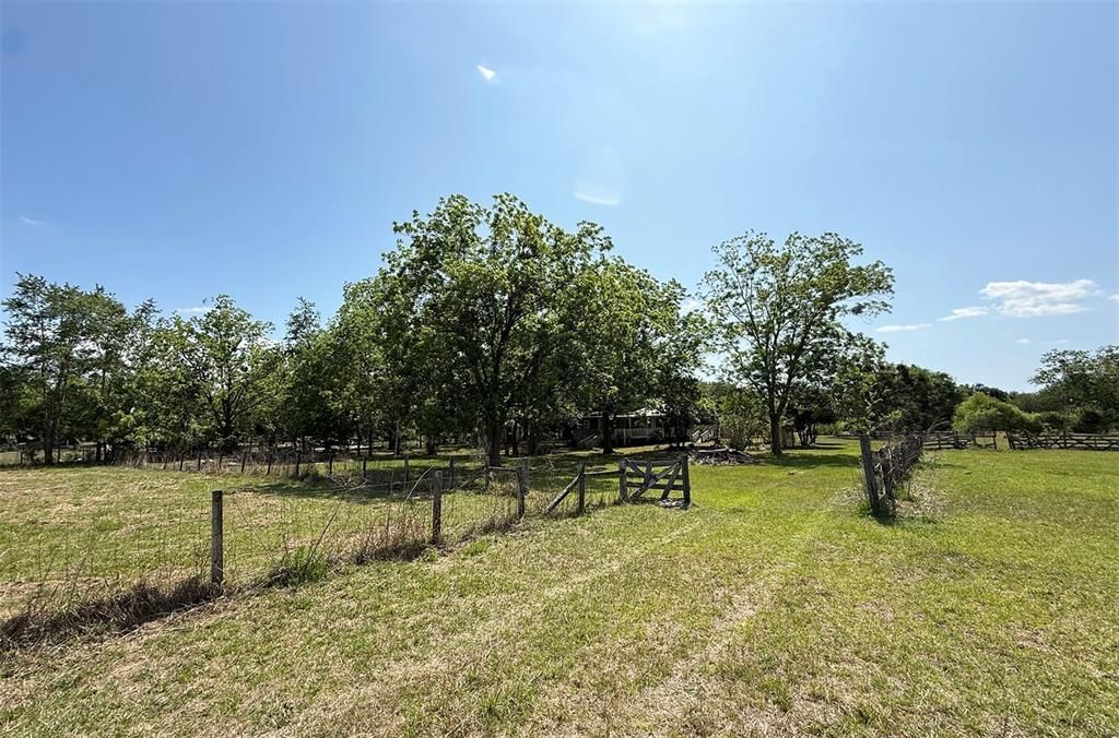 合同活跃: $464,000 (28.79 acres)