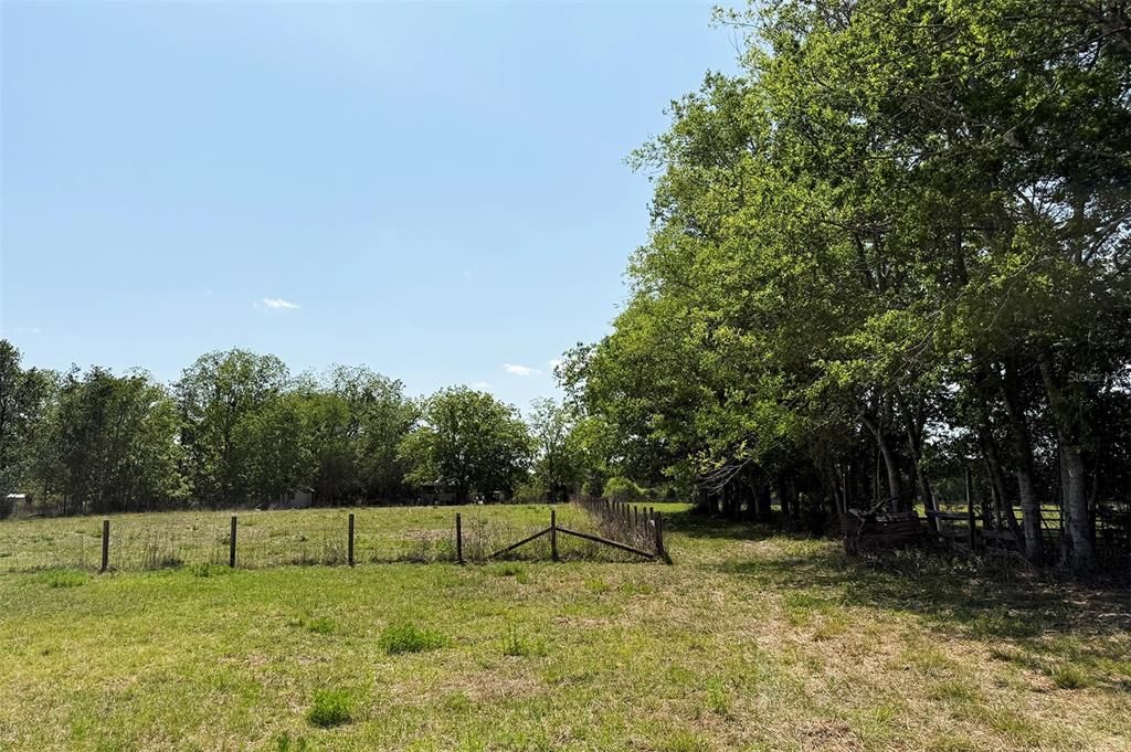 合同活跃: $464,000 (28.79 acres)