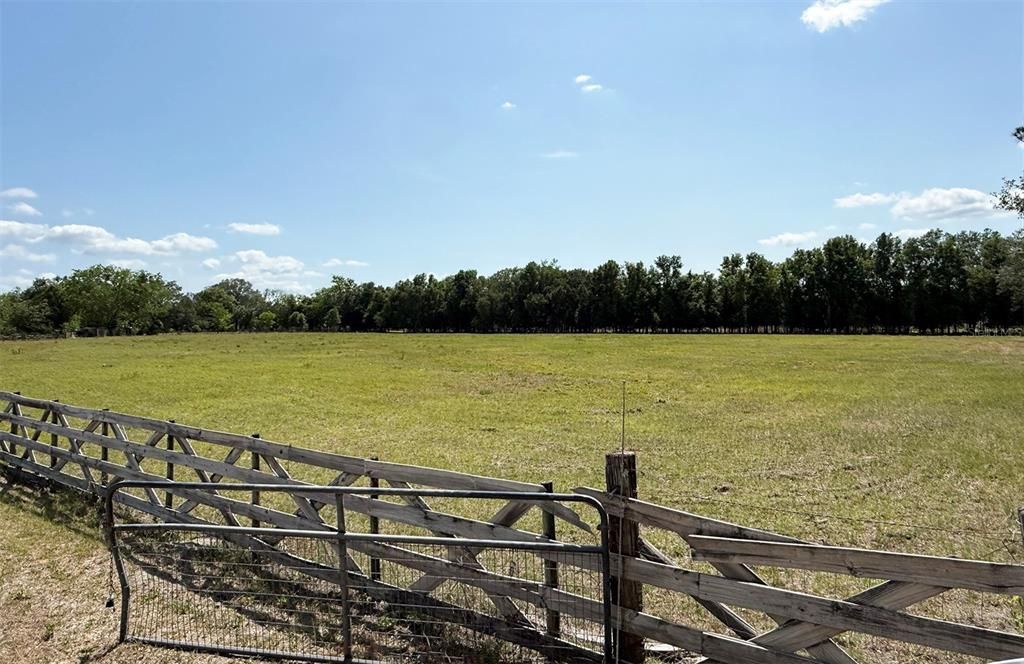 合同活跃: $464,000 (28.79 acres)