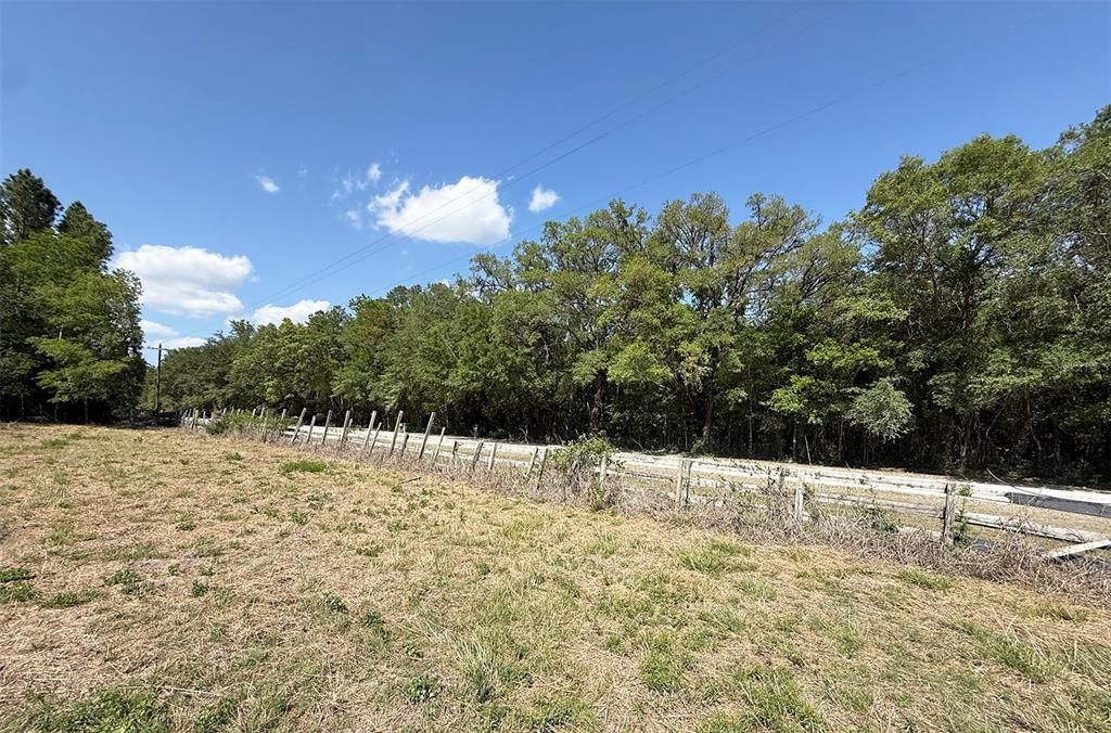 合同活跃: $464,000 (28.79 acres)