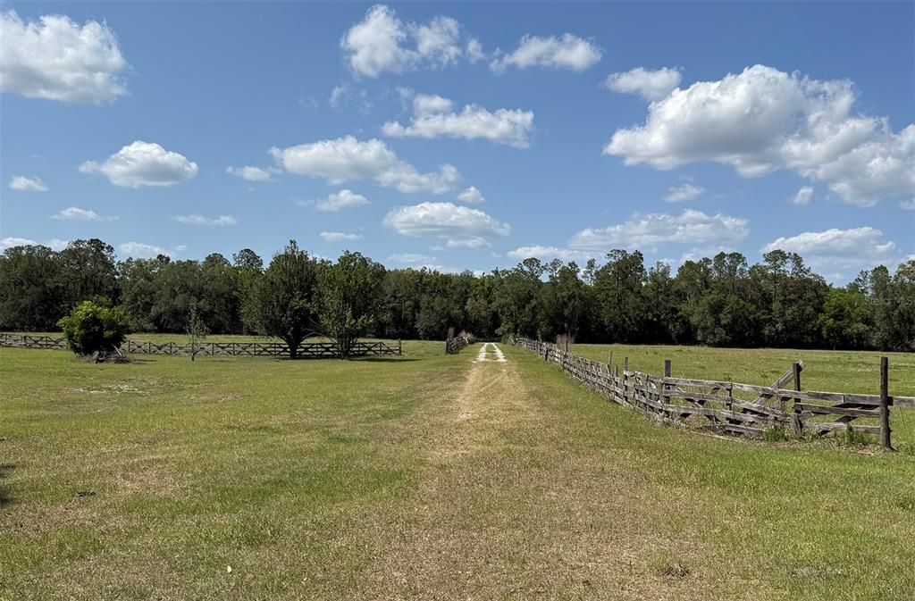 合同活跃: $464,000 (28.79 acres)