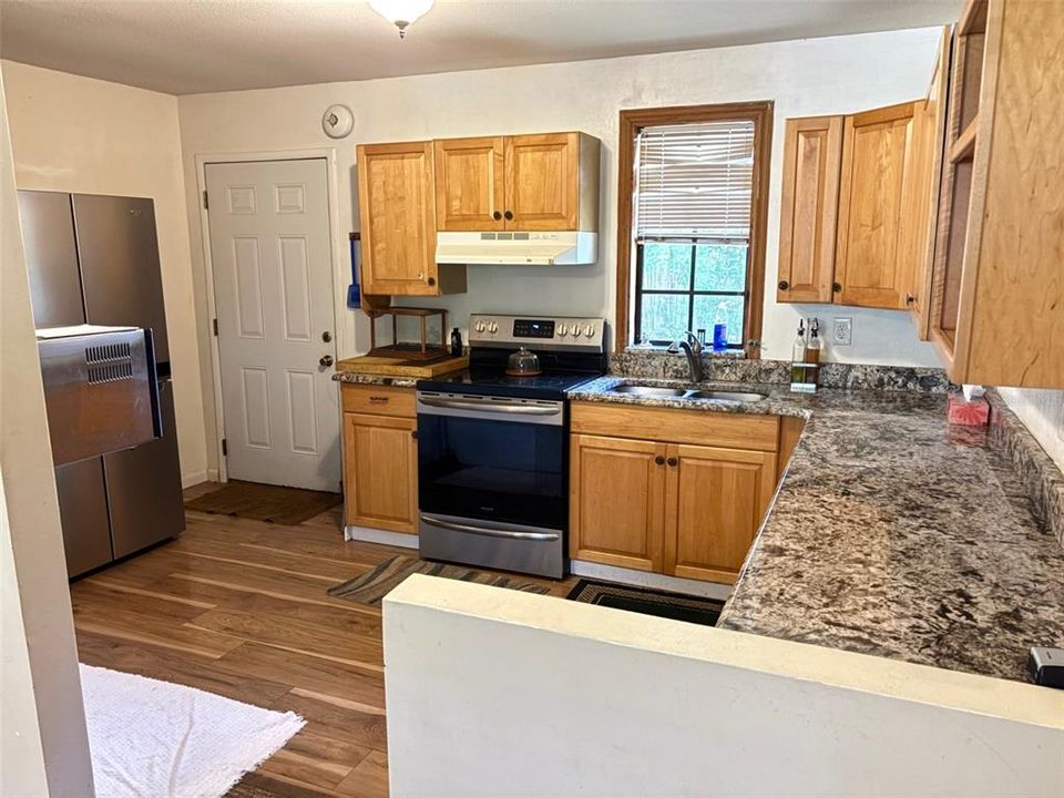 For Sale: $199,900 (2 beds, 2 baths, 960 Square Feet)