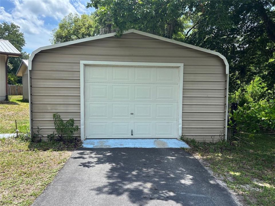 For Sale: $199,900 (2 beds, 2 baths, 960 Square Feet)