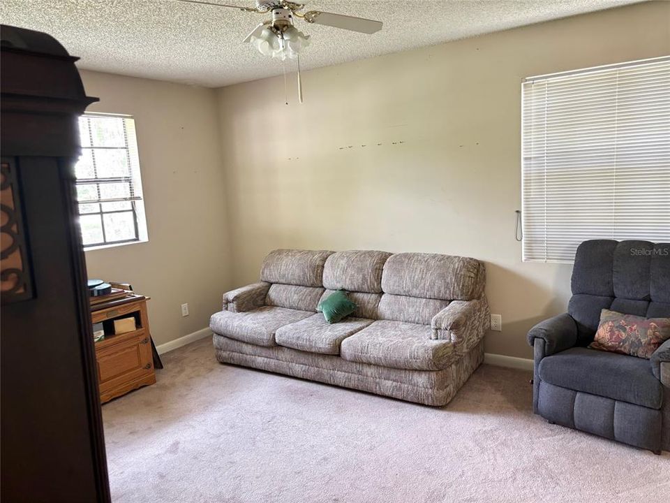 For Sale: $199,900 (2 beds, 2 baths, 960 Square Feet)