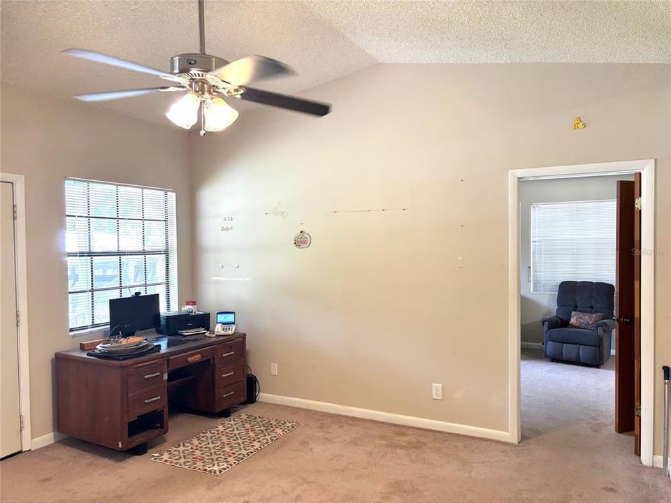 For Sale: $199,900 (2 beds, 2 baths, 960 Square Feet)