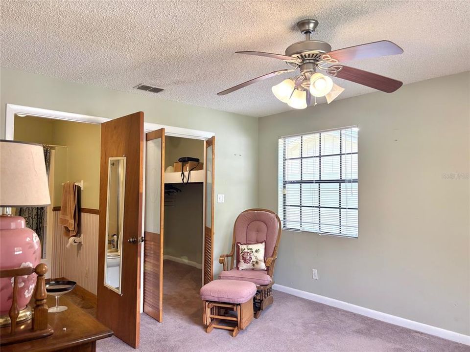 For Sale: $199,900 (2 beds, 2 baths, 960 Square Feet)