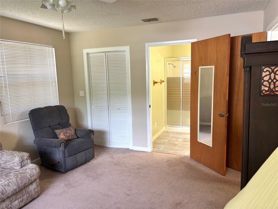 For Sale: $199,900 (2 beds, 2 baths, 960 Square Feet)