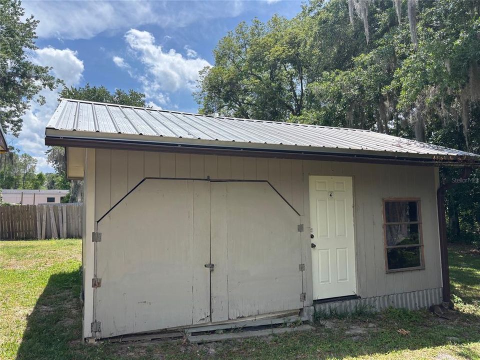 For Sale: $199,900 (2 beds, 2 baths, 960 Square Feet)