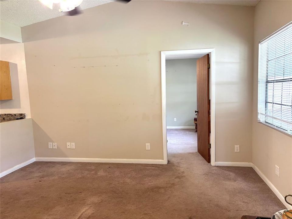 For Sale: $199,900 (2 beds, 2 baths, 960 Square Feet)