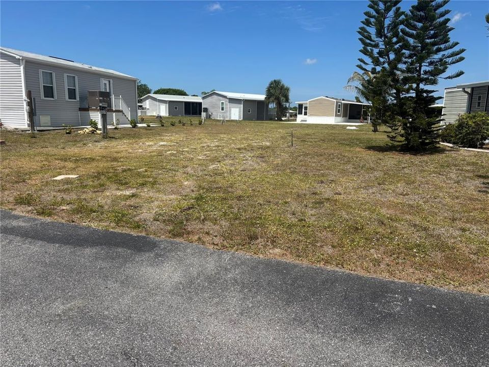 Activo con contrato: $19,900 (0.12 acres)