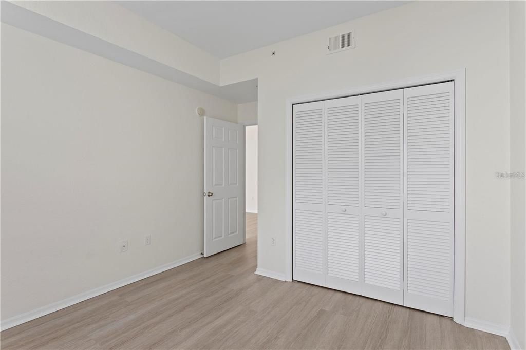 Activo con contrato: $2,800 (2 camas, 2 baños, 962 Pies cuadrados)