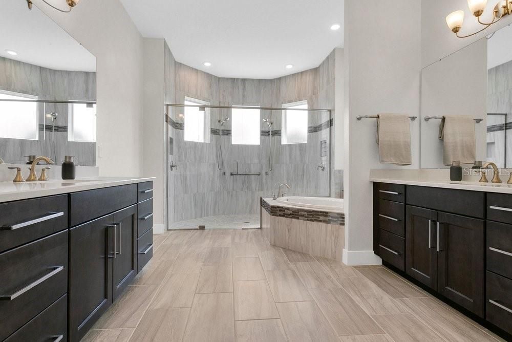 Active With Contract: $888,000 (4 beds, 3 baths, 2545 Square Feet)