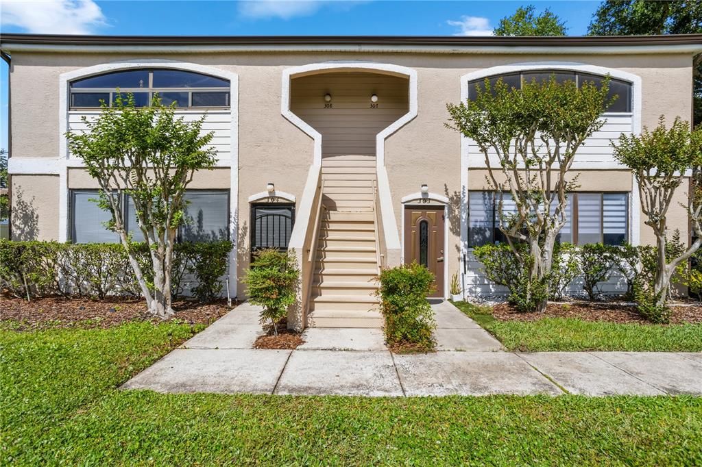 Active With Contract: $175,000 (2 beds, 2 baths, 889 Square Feet)
