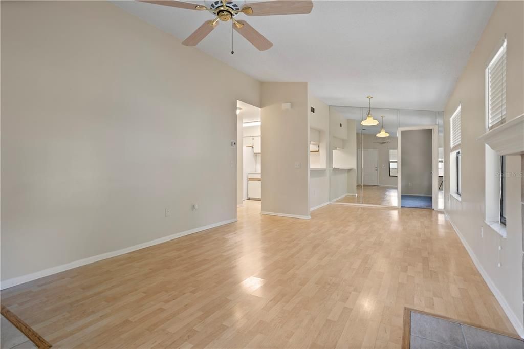 Active With Contract: $175,000 (2 beds, 2 baths, 889 Square Feet)