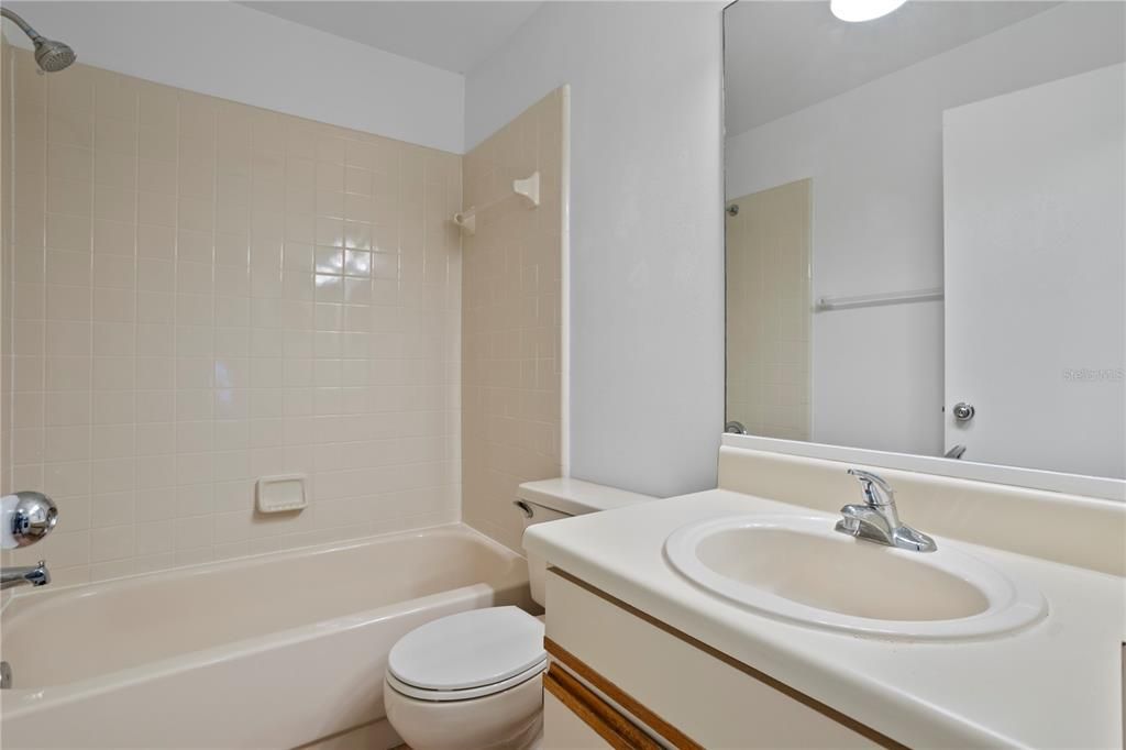 Active With Contract: $175,000 (2 beds, 2 baths, 889 Square Feet)