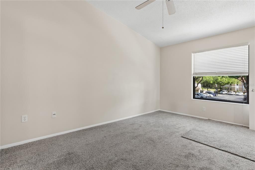 Active With Contract: $175,000 (2 beds, 2 baths, 889 Square Feet)