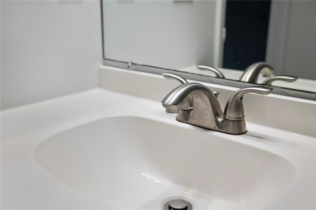 Active With Contract: $175,000 (2 beds, 2 baths, 889 Square Feet)