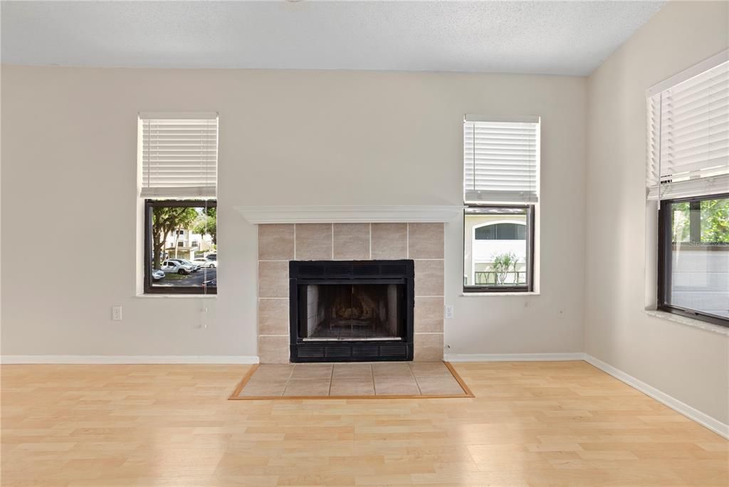 Active With Contract: $175,000 (2 beds, 2 baths, 889 Square Feet)