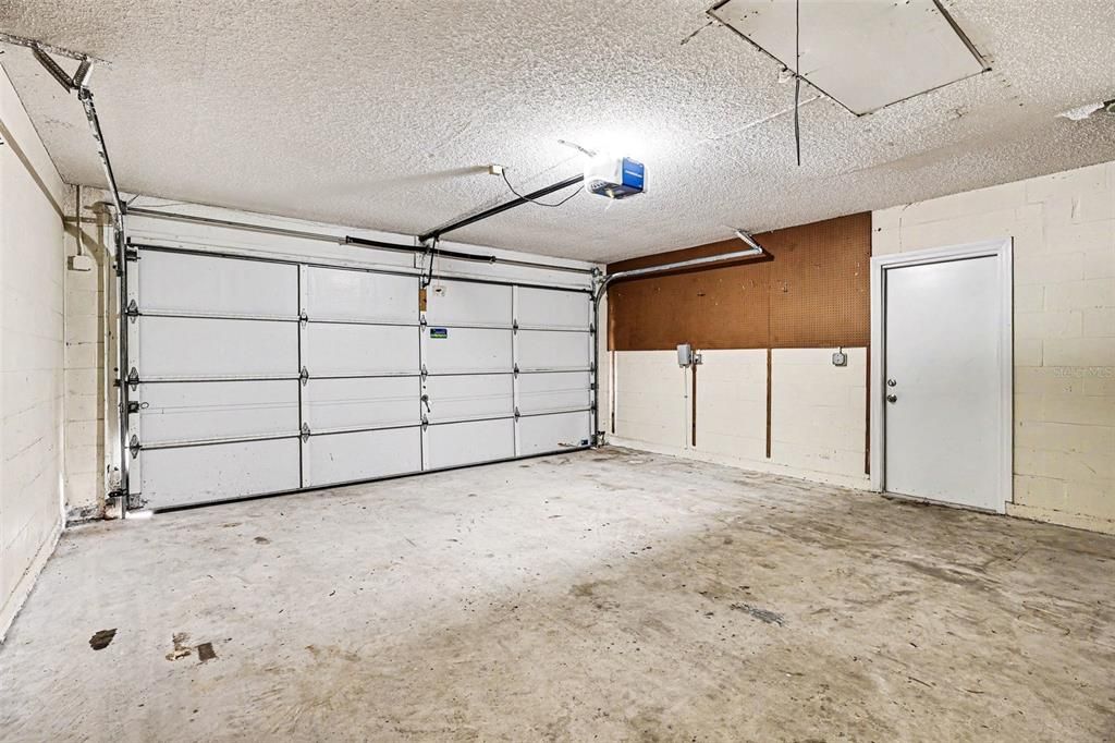For Sale: $275,000 (3 beds, 2 baths, 1565 Square Feet)