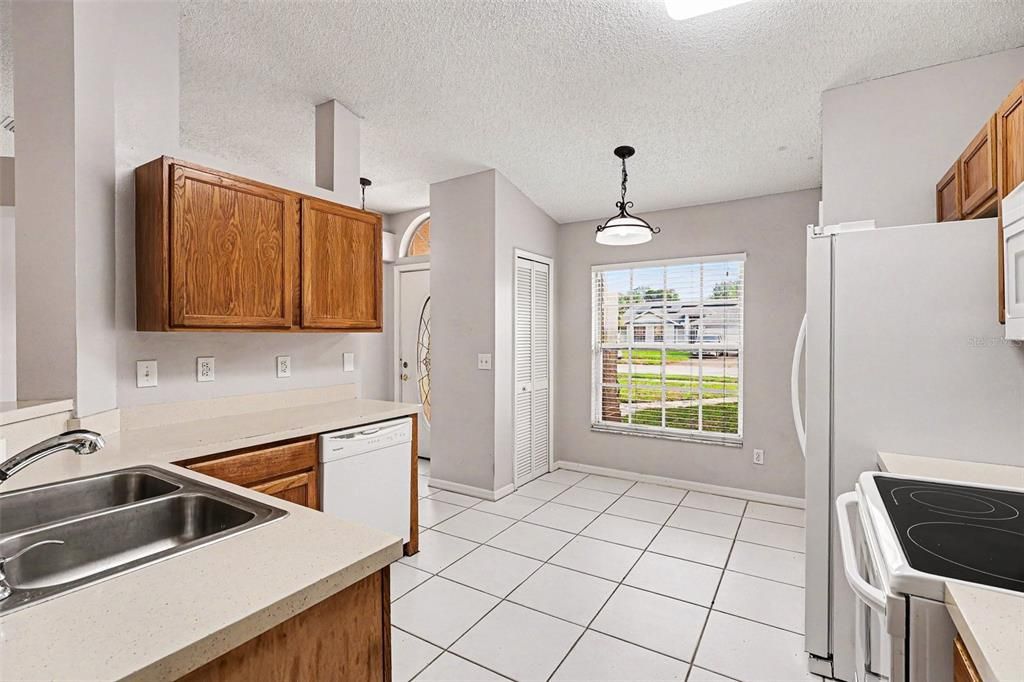 For Sale: $275,000 (3 beds, 2 baths, 1565 Square Feet)