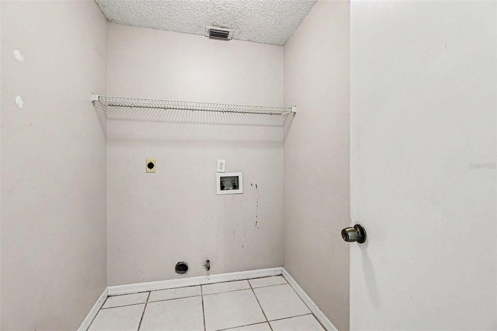 For Sale: $275,000 (3 beds, 2 baths, 1565 Square Feet)