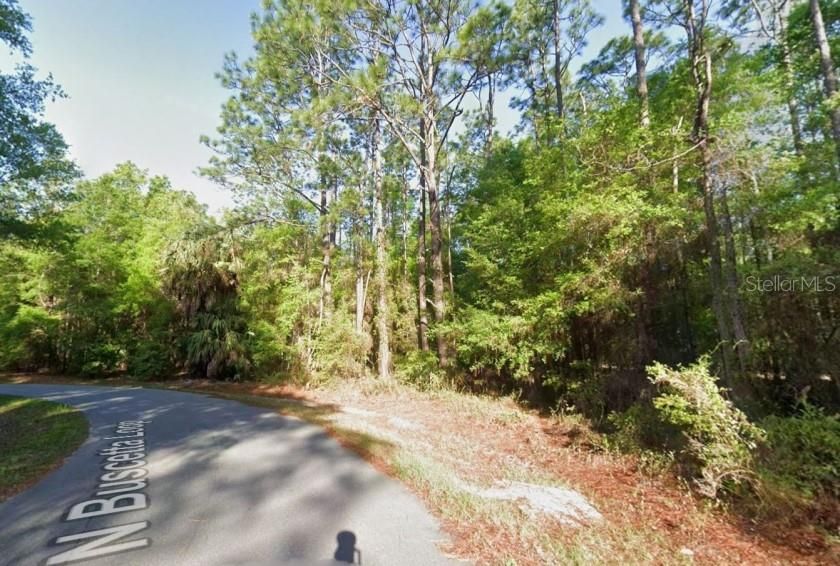 На продажу: $11,500 (0.24 acres)