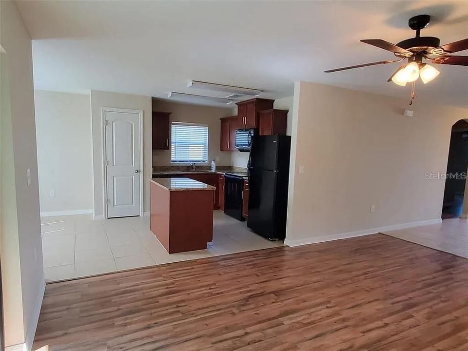 For Rent: $2,150 (3 beds, 2 baths, 1362 Square Feet)