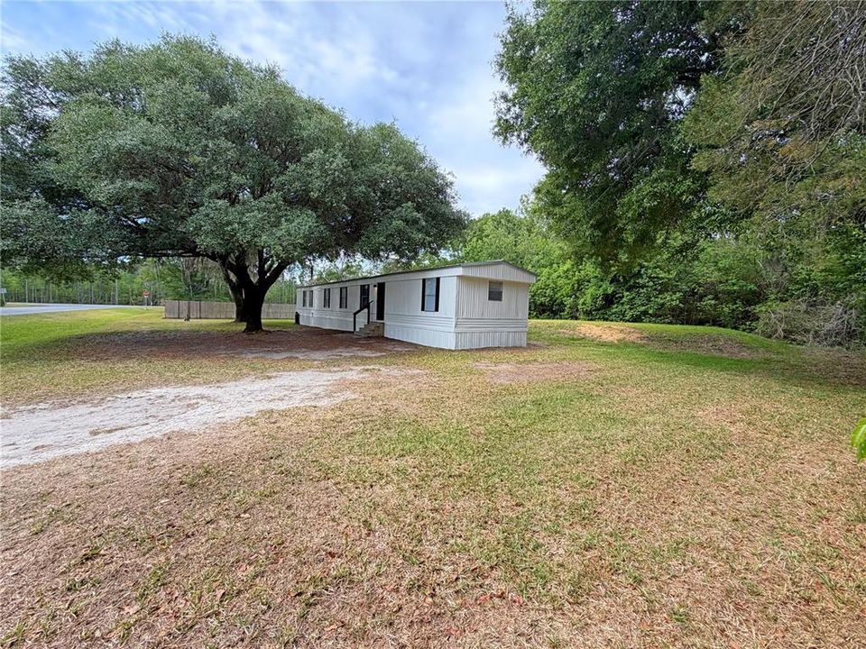 For Sale: $165,500 (3 beds, 2 baths, 1064 Square Feet)