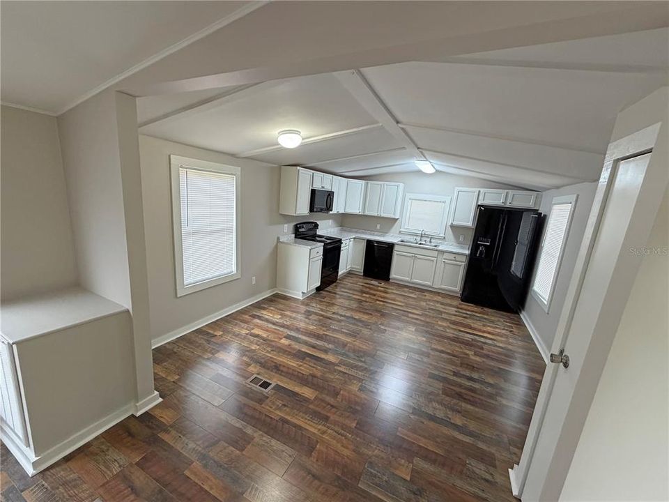 For Sale: $165,500 (3 beds, 2 baths, 1064 Square Feet)