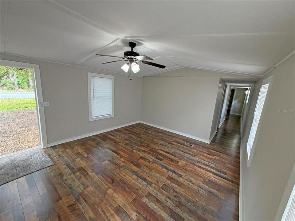 For Sale: $165,500 (3 beds, 2 baths, 1064 Square Feet)