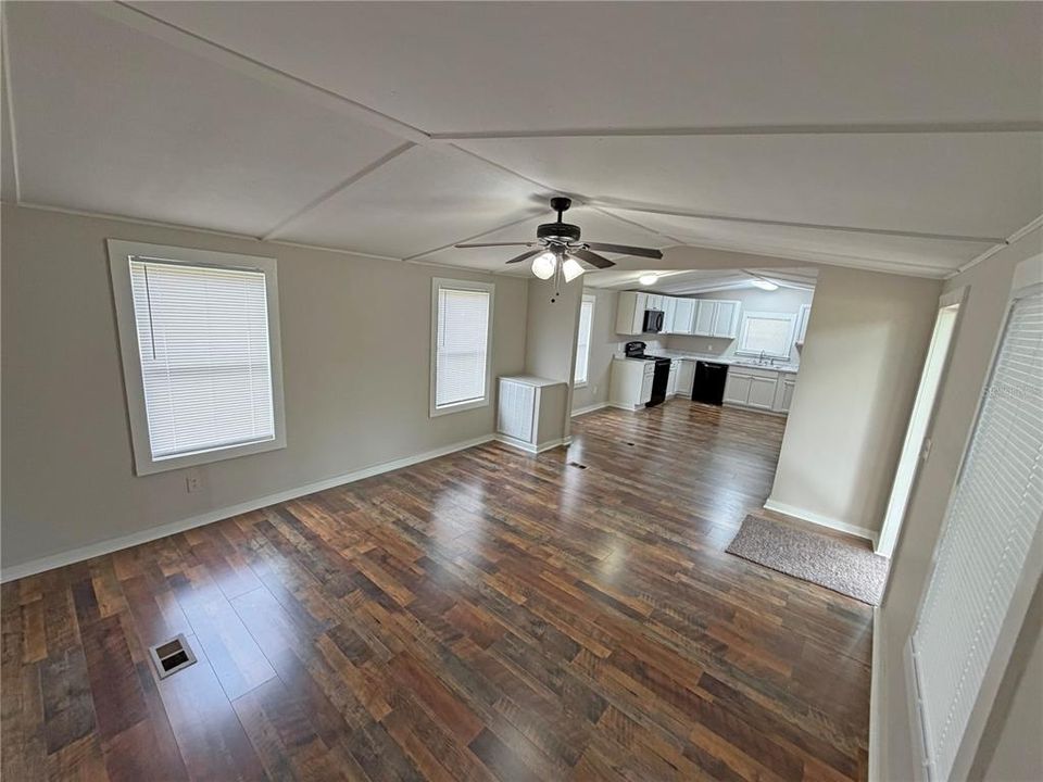 For Sale: $165,500 (3 beds, 2 baths, 1064 Square Feet)