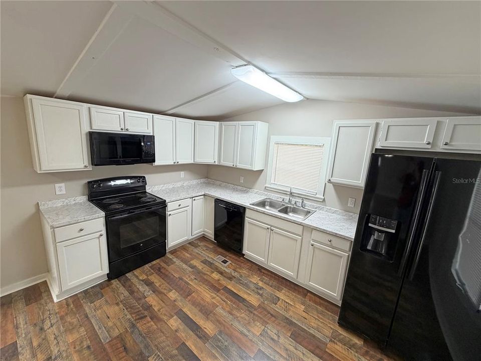 For Sale: $165,500 (3 beds, 2 baths, 1064 Square Feet)
